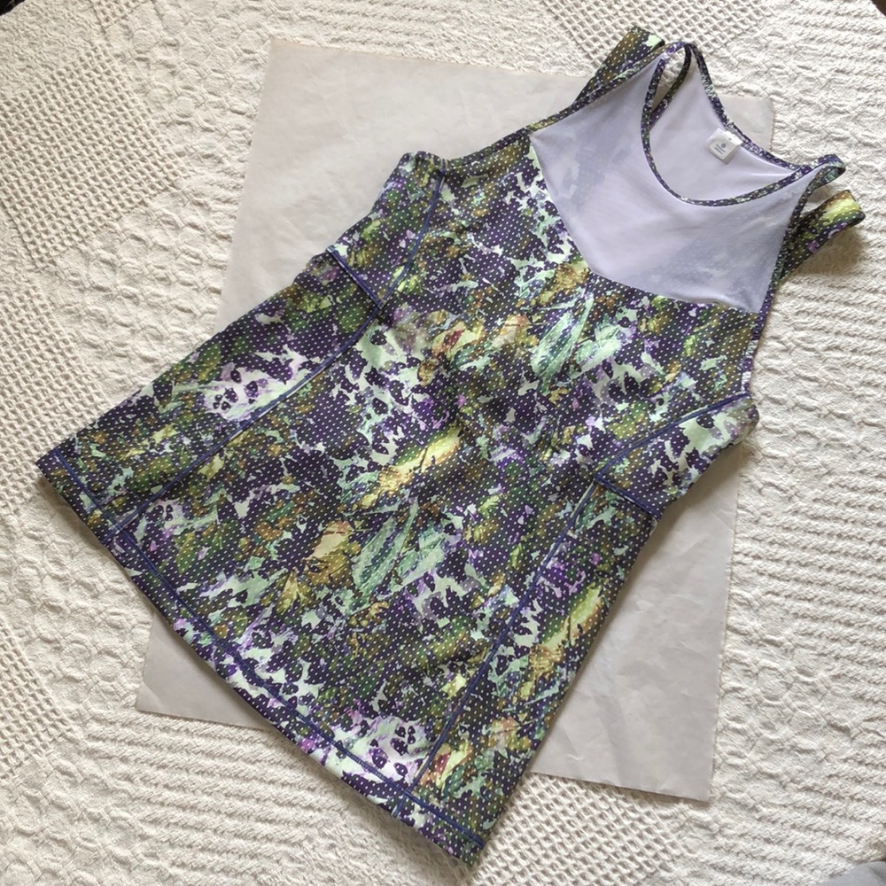Lululemon top size 6